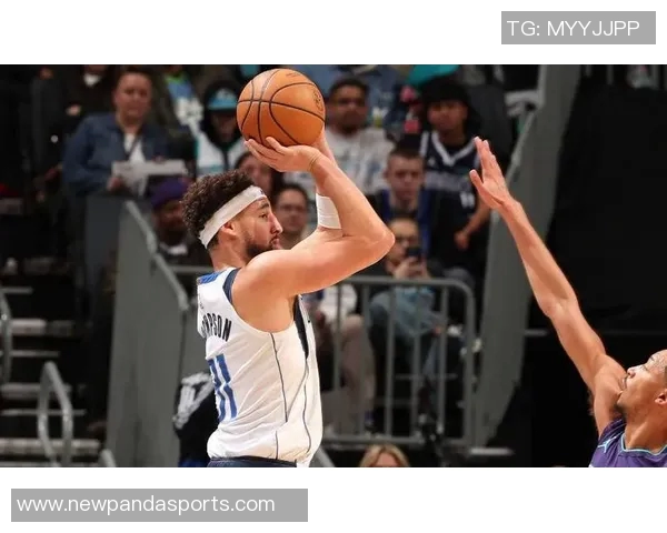 克莱上半场状态低迷仅得5分三分球命中率惨淡